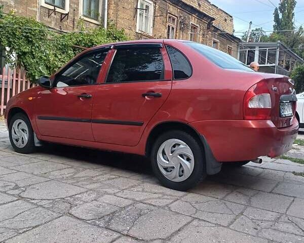 Красный ВАЗ Калина, объемом двигателя 1.6 л и пробегом 111 тыс. км за 2800 $, фото 9 на Automoto.ua