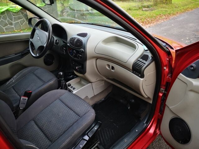 Красный ВАЗ Калина, объемом двигателя 1 л и пробегом 200 тыс. км за 1400 $, фото 7 на Automoto.ua