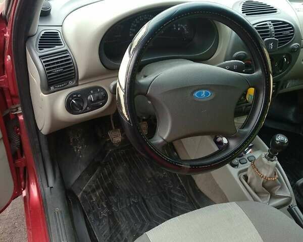 Красный ВАЗ Калина, объемом двигателя 1.6 л и пробегом 114 тыс. км за 2850 $, фото 4 на Automoto.ua