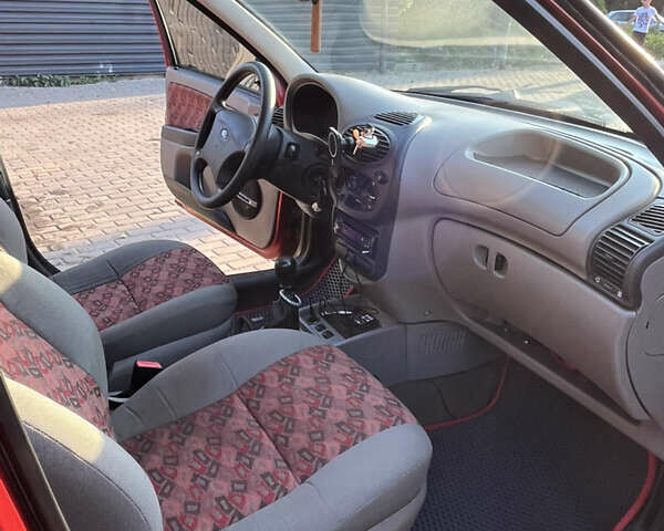 Красный ВАЗ Калина, объемом двигателя 1.39 л и пробегом 217 тыс. км за 2200 $, фото 18 на Automoto.ua