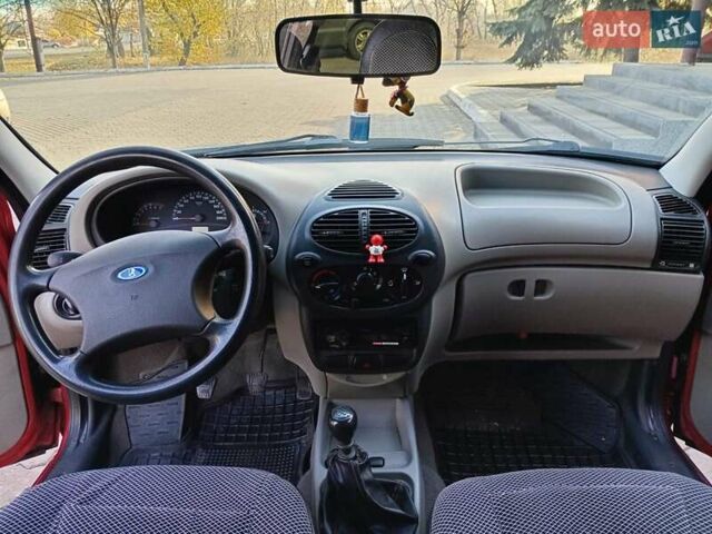 Красный ВАЗ Калина, объемом двигателя 1.39 л и пробегом 117 тыс. км за 2800 $, фото 4 на Automoto.ua