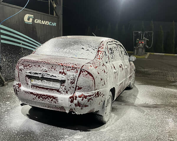 Червоний ВАЗ Калина, об'ємом двигуна 1.6 л та пробігом 160 тис. км за 2000 $, фото 1 на Automoto.ua