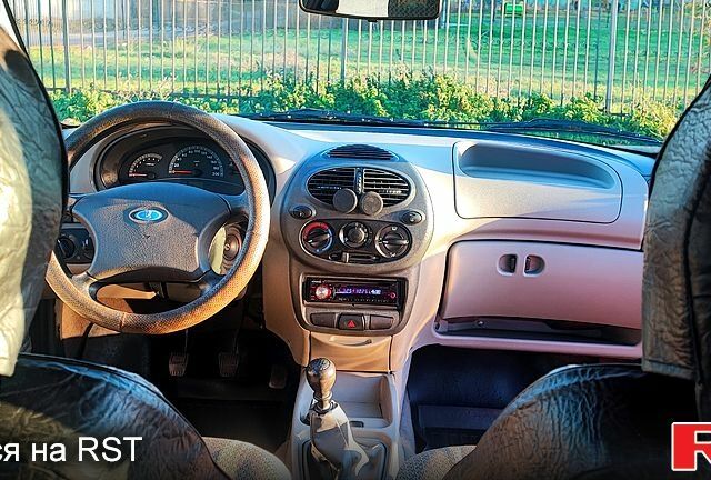 Красный ВАЗ Kalina, объемом двигателя 1.6 л и пробегом 171 тыс. км за 2500 $, фото 3 на Automoto.ua