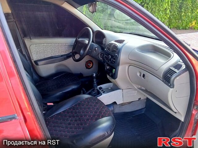 Красный ВАЗ Kalina, объемом двигателя 1.6 л и пробегом 200 тыс. км за 1350 $, фото 6 на Automoto.ua