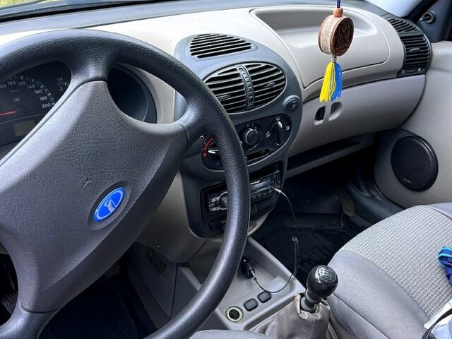 Красный ВАЗ Kalina, объемом двигателя 1.6 л и пробегом 85 тыс. км за 2700 $, фото 3 на Automoto.ua