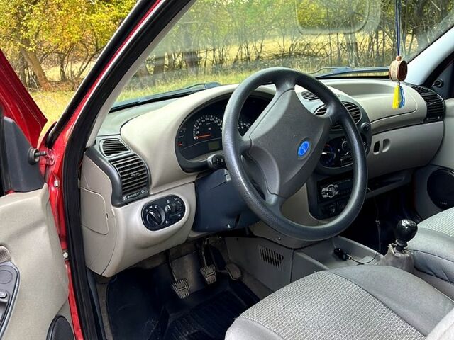 Красный ВАЗ Kalina, объемом двигателя 1.6 л и пробегом 85 тыс. км за 2700 $, фото 2 на Automoto.ua