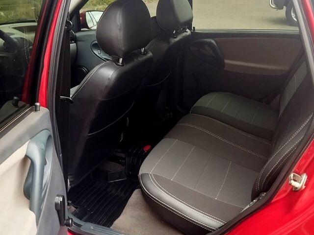 Красный ВАЗ Kalina, объемом двигателя 1.4 л и пробегом 0 тыс. км за 2700 $, фото 5 на Automoto.ua