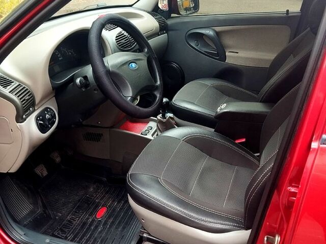 Красный ВАЗ Kalina, объемом двигателя 1.4 л и пробегом 0 тыс. км за 2700 $, фото 4 на Automoto.ua