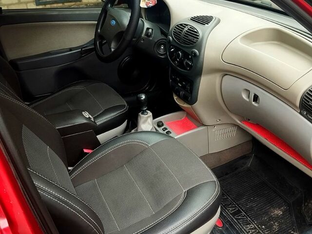 Красный ВАЗ Kalina, объемом двигателя 1.4 л и пробегом 0 тыс. км за 2700 $, фото 6 на Automoto.ua