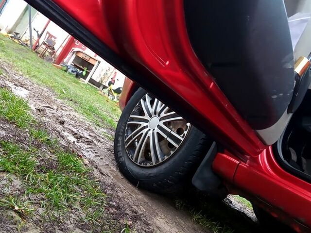 Красный ВАЗ Kalina, объемом двигателя 1.6 л и пробегом 155 тыс. км за 1500 $, фото 5 на Automoto.ua