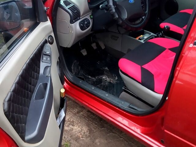 Красный ВАЗ Kalina, объемом двигателя 1.6 л и пробегом 155 тыс. км за 1500 $, фото 2 на Automoto.ua