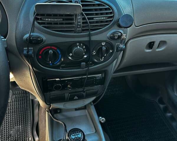 Желтый ВАЗ Калина, объемом двигателя 1.6 л и пробегом 242 тыс. км за 2500 $, фото 7 на Automoto.ua