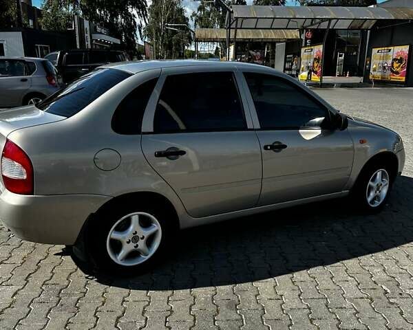 Желтый ВАЗ Калина, объемом двигателя 1.6 л и пробегом 242 тыс. км за 2500 $, фото 5 на Automoto.ua