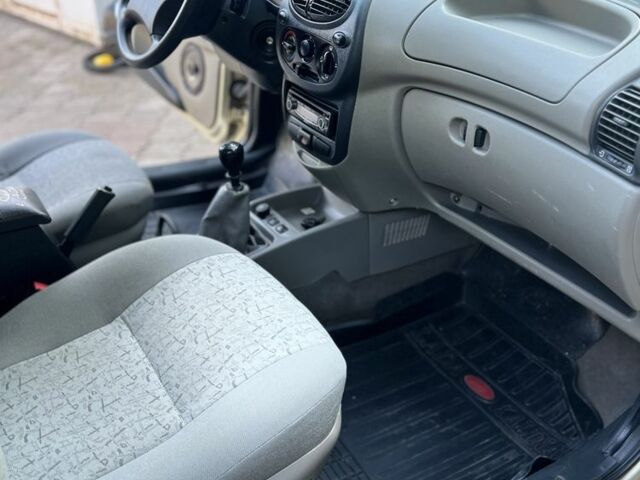 Желтый ВАЗ Калина, объемом двигателя 1.6 л и пробегом 97 тыс. км за 2500 $, фото 9 на Automoto.ua