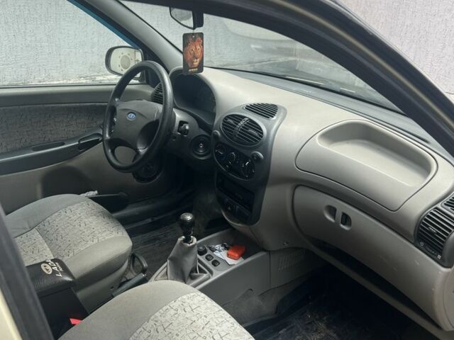 Желтый ВАЗ Калина, объемом двигателя 1.6 л и пробегом 97 тыс. км за 2500 $, фото 4 на Automoto.ua