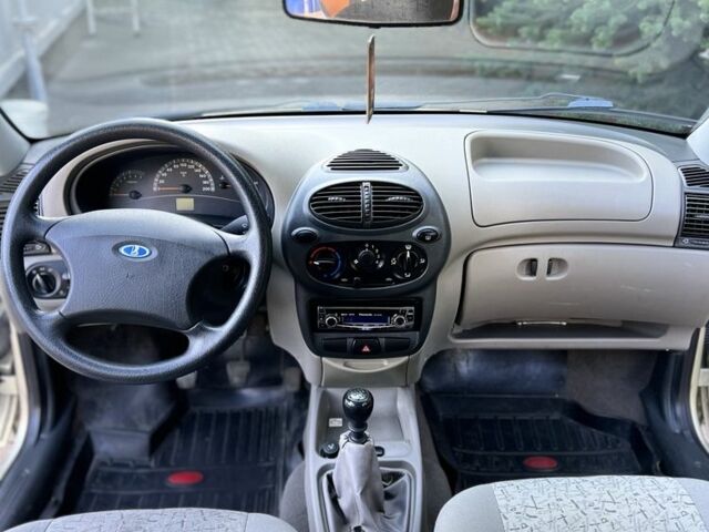 Желтый ВАЗ Калина, объемом двигателя 1.6 л и пробегом 97 тыс. км за 2500 $, фото 6 на Automoto.ua