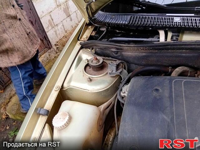 Желтый ВАЗ Kalina, объемом двигателя 1.6 л и пробегом 24 тыс. км за 3200 $, фото 9 на Automoto.ua