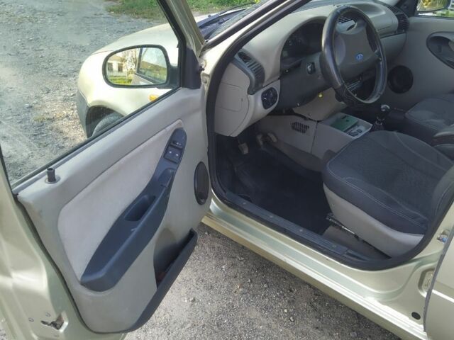 Желтый ВАЗ Калина, объемом двигателя 1.4 л и пробегом 140 тыс. км за 1500 $, фото 5 на Automoto.ua