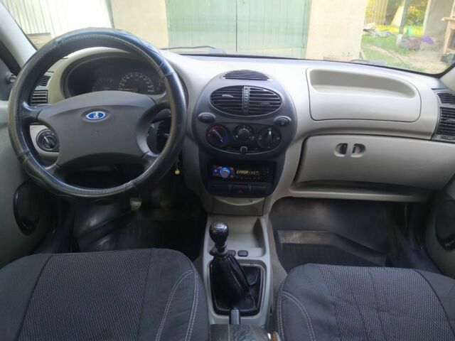 Желтый ВАЗ Калина, объемом двигателя 1.4 л и пробегом 140 тыс. км за 1500 $, фото 4 на Automoto.ua