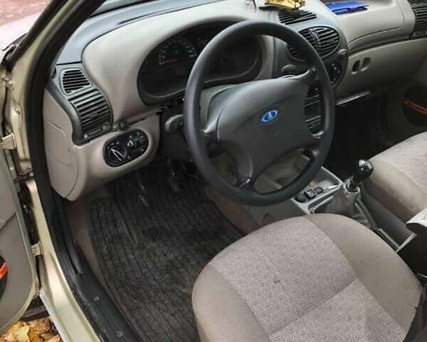 Желтый ВАЗ Калина, объемом двигателя 1.6 л и пробегом 150 тыс. км за 1350 $, фото 6 на Automoto.ua