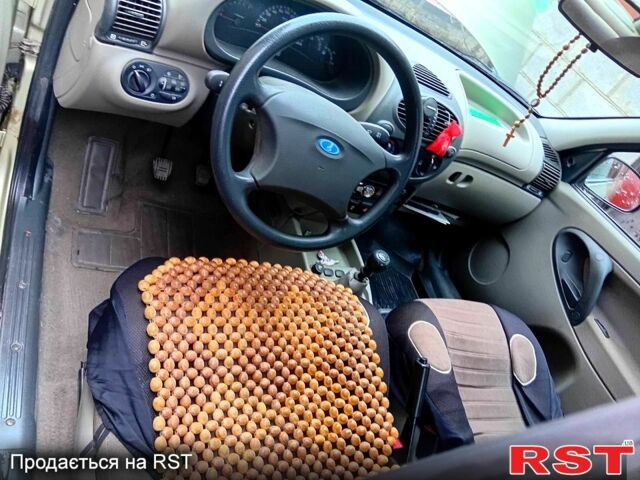 Желтый ВАЗ Kalina, объемом двигателя 1.6 л и пробегом 24 тыс. км за 3200 $, фото 6 на Automoto.ua