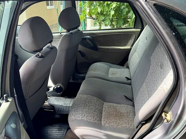 Сірий ВАЗ Kalina, об'ємом двигуна 1.6 л та пробігом 160 тис. км за 2500 $, фото 2 на Automoto.ua