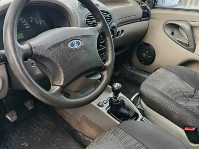 Серый ВАЗ Калина, объемом двигателя 1 л и пробегом 180 тыс. км за 2000 $, фото 5 на Automoto.ua