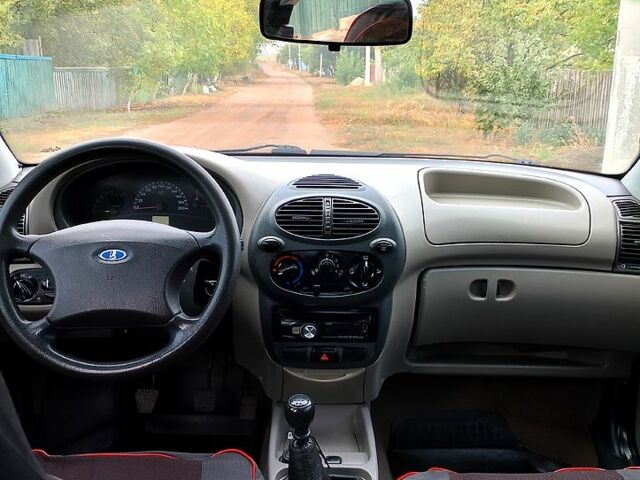 Серый ВАЗ Kalina, объемом двигателя 1.6 л и пробегом 144 тыс. км за 2000 $, фото 6 на Automoto.ua