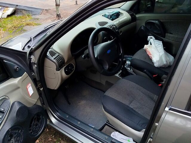 Серый ВАЗ Kalina, объемом двигателя 1.6 л и пробегом 199 тыс. км за 2100 $, фото 3 на Automoto.ua