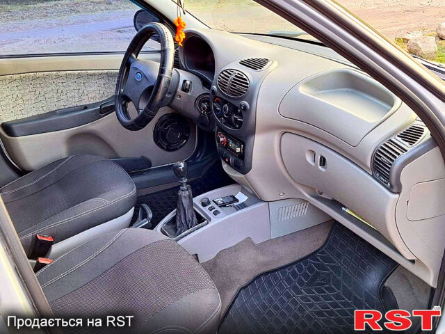 Серый ВАЗ Kalina, объемом двигателя 1.6 л и пробегом 140 тыс. км за 2500 $, фото 10 на Automoto.ua