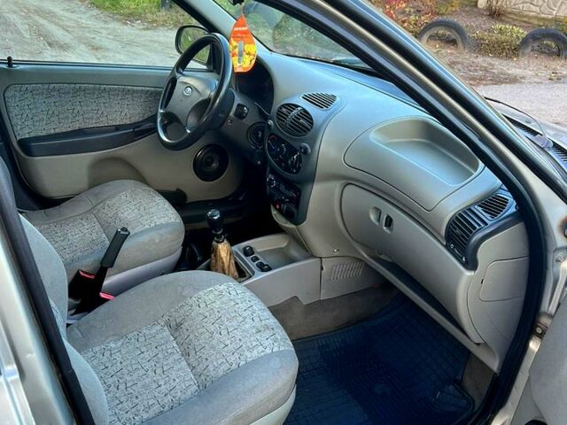 Серый ВАЗ Kalina, объемом двигателя 1.6 л и пробегом 165 тыс. км за 1750 $, фото 4 на Automoto.ua