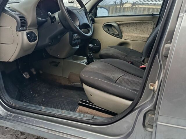 Серый ВАЗ Калина, объемом двигателя 1 л и пробегом 180 тыс. км за 2000 $, фото 4 на Automoto.ua