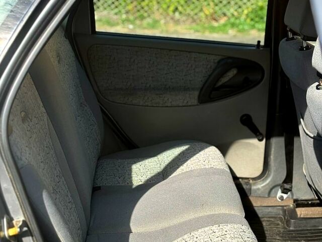 Серый ВАЗ Kalina, объемом двигателя 1.6 л и пробегом 160 тыс. км за 2400 $, фото 1 на Automoto.ua