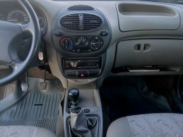 Серый ВАЗ Kalina, объемом двигателя 1.6 л и пробегом 81 тыс. км за 2400 $, фото 10 на Automoto.ua