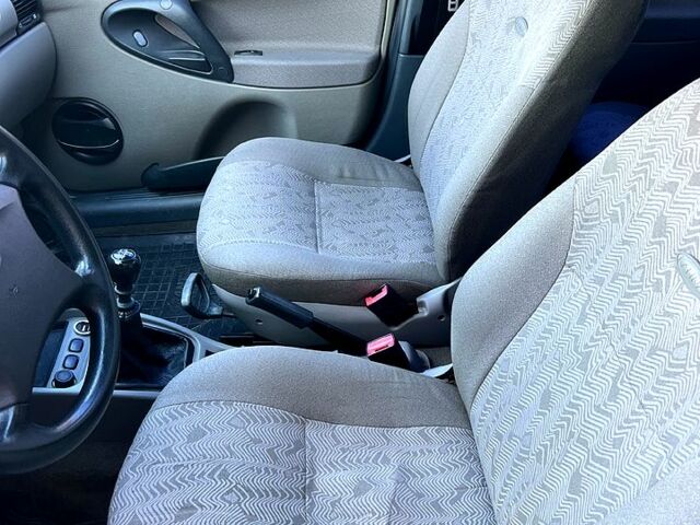 Серый ВАЗ Kalina, объемом двигателя 1.6 л и пробегом 210 тыс. км за 1799 $, фото 9 на Automoto.ua