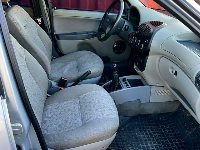 Серый ВАЗ Kalina, объемом двигателя 1.6 л и пробегом 210 тыс. км за 1799 $, фото 8 на Automoto.ua