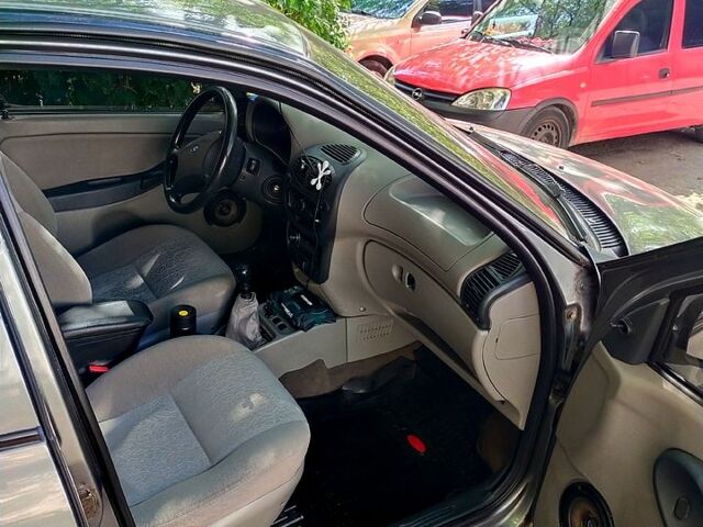 Серый ВАЗ Kalina, объемом двигателя 1.6 л и пробегом 154 тыс. км за 1800 $, фото 6 на Automoto.ua