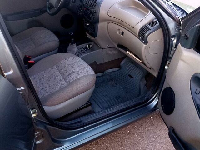 Серый ВАЗ Kalina, объемом двигателя 1.6 л и пробегом 81 тыс. км за 2400 $, фото 7 на Automoto.ua