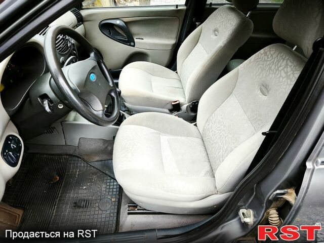 Сірий ВАЗ Kalina, об'ємом двигуна 1.6 л та пробігом 105 тис. км за 2650 $, фото 8 на Automoto.ua