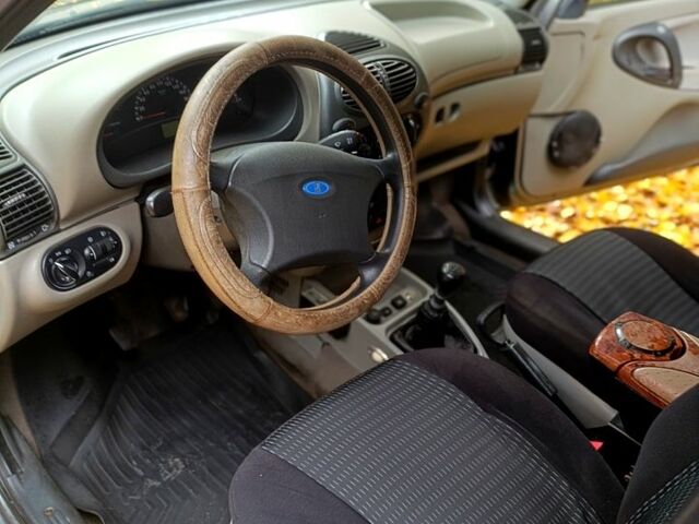 Сірий ВАЗ Kalina, об'ємом двигуна 1.6 л та пробігом 136 тис. км за 2500 $, фото 9 на Automoto.ua