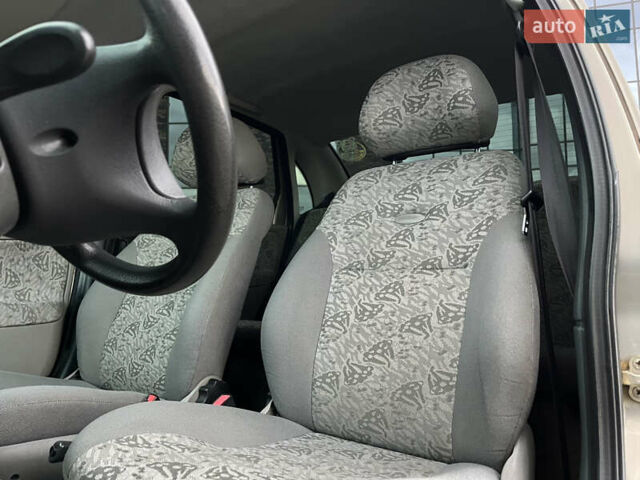 Сірий ВАЗ Калина, об'ємом двигуна 1.6 л та пробігом 190 тис. км за 1990 $, фото 34 на Automoto.ua