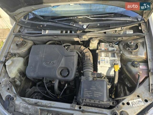 Серый ВАЗ Калина, объемом двигателя 1.6 л и пробегом 120 тыс. км за 2000 $, фото 3 на Automoto.ua