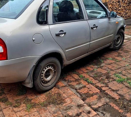 Сірий ВАЗ Kalina, об'ємом двигуна 1.6 л та пробігом 166 тис. км за 2000 $, фото 2 на Automoto.ua