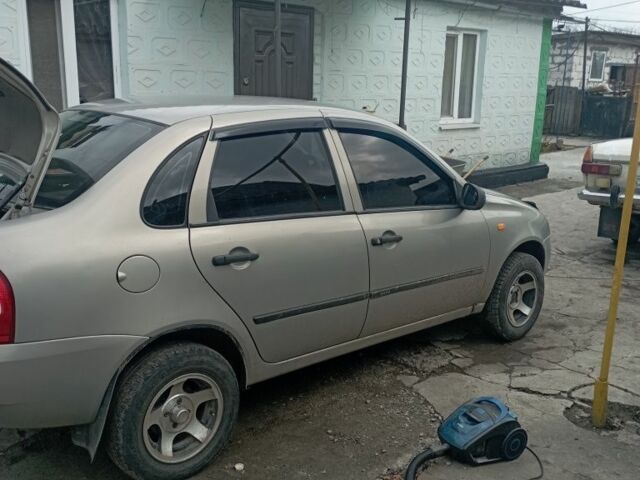 Сірий ВАЗ Калина, об'ємом двигуна 1.6 л та пробігом 195 тис. км за 2000 $, фото 4 на Automoto.ua