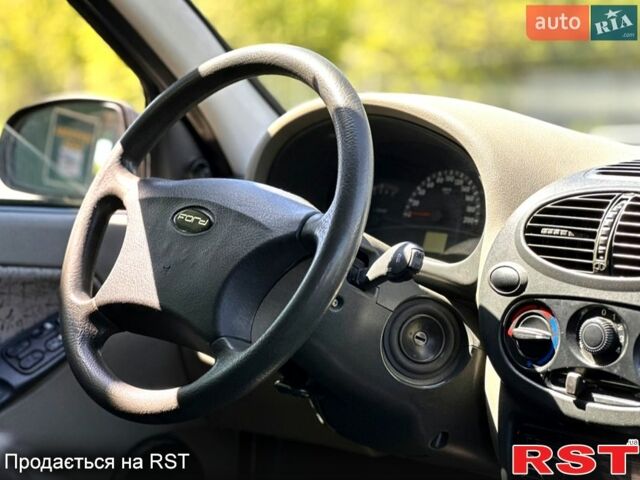 Серый ВАЗ Калина, объемом двигателя 1.6 л и пробегом 239 тыс. км за 1750 $, фото 2 на Automoto.ua