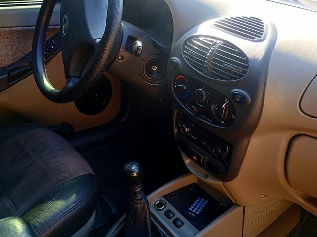 Сірий ВАЗ Kalina, об'ємом двигуна 1.6 л та пробігом 175 тис. км за 2500 $, фото 6 на Automoto.ua