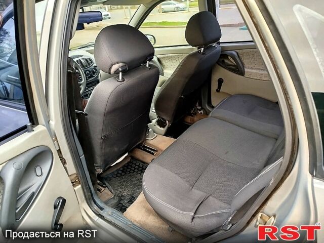 Серый ВАЗ Калина, объемом двигателя 1.6 л и пробегом 239 тыс. км за 1750 $, фото 6 на Automoto.ua