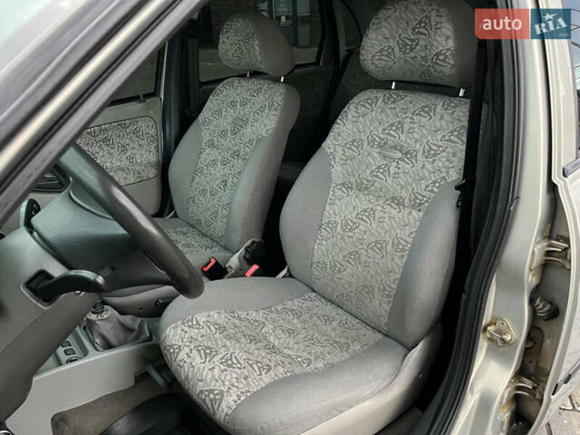 ВАЗ Калина 2006 в Черновцах на Automoto.ua Серый ВАЗ Калина, объемом двигателя 1.6 л и пробегом 190 тыс. км за 2750 $, фото 31 на Automoto.ua