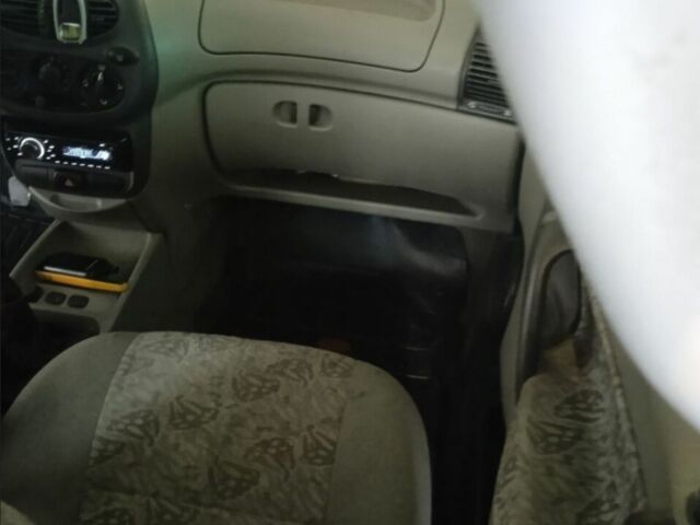 Сірий ВАЗ Калина, об'ємом двигуна 1.6 л та пробігом 200 тис. км за 2000 $, фото 7 на Automoto.ua