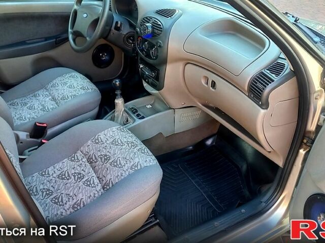 Серый ВАЗ Kalina, объемом двигателя 1.6 л и пробегом 137 тыс. км за 2350 $, фото 3 на Automoto.ua